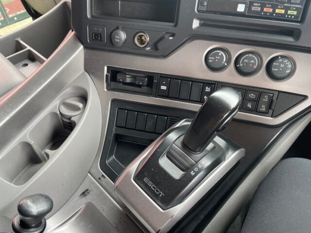 H30 UDクオン　アルミウィング　リア門口ステンレス　アルミホイール