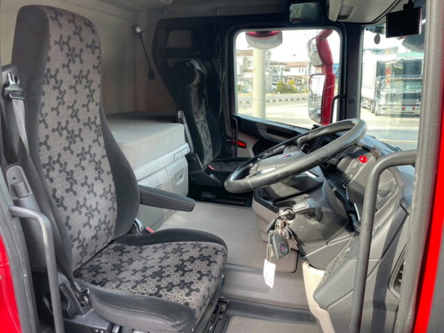 スカニア　R450　トレーラーヘッド　スライドカプラー　アルミホイール　ブタ鼻