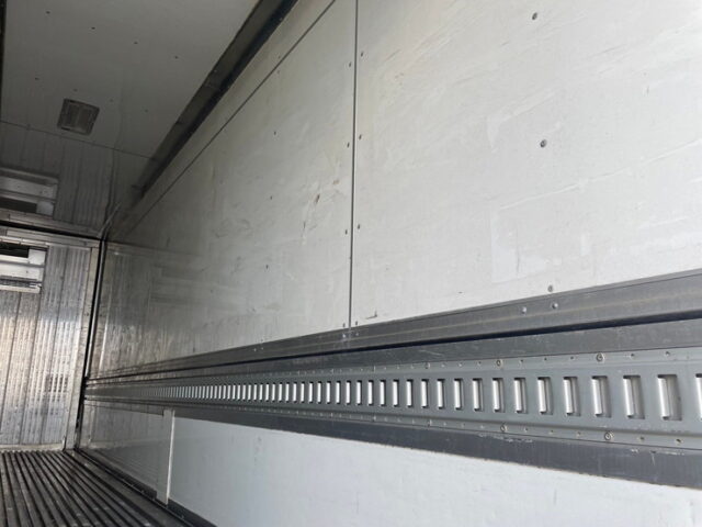 日野　レンジャープロ　冷凍ウィング　ステンレスサイドバンパー　メッキパーツ多数