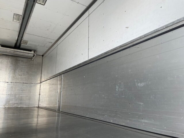 三菱ふそう　ファイター　ハイルーフ　冷凍ウィング　ヤマダボディ　ステンレスサイドバンパー　