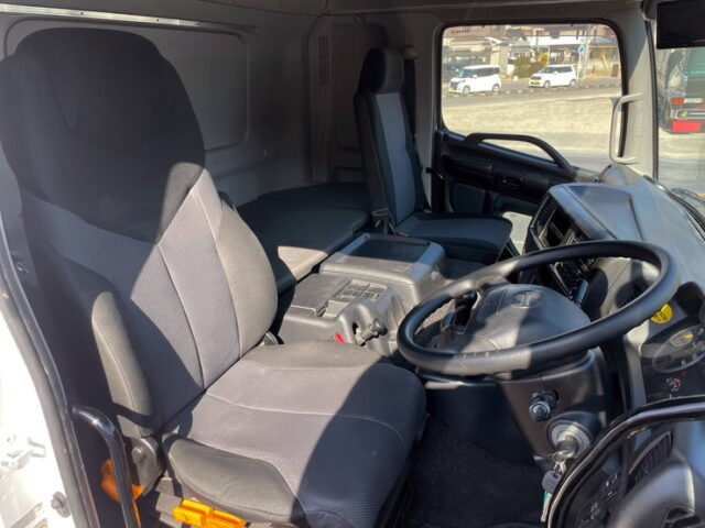 プロフィア　ハイルーフ　ウィング　新品★ステンレスパーツ/メッキホイール　木床　7速MT　380馬力