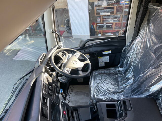 17スーパーグレート　トレーラーヘッド　ハイルーフ　未使用　E尺　460馬力　第5輪荷重11.500㎏　プレミアムライン