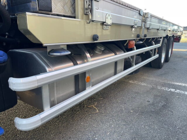 ギガ　平セルフ　4段クレーン　３軸　２デフ　ラジコン付　重機運搬仕様　歩み板付　ハイジャッキ