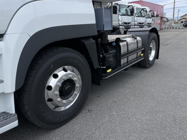 17スーパーグレート　トレーラーヘッド　ハイルーフ　D尺　460馬力　未使用　第5輪荷重11.500㎏　プレミアムライン