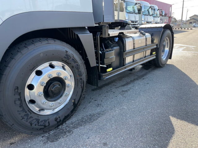 17スーパーグレート　トレーラーヘッド　ハイルーフ　未使用　E尺　460馬力　第5輪荷重11.500㎏　プレミアムライン