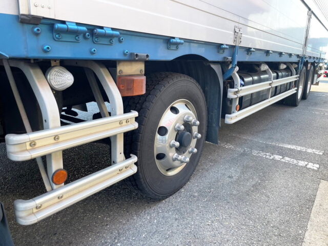 日野　17プロフィア　ハイルーフ　アルミウィング　アルミホイール　AT　メッキパーツ多数