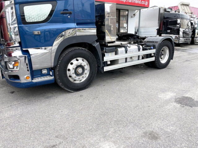 日野　17プロフィア　トレーラーヘッド　ハイルーフ　メッキ多数　アルミホイール　第5輪11.500㎏