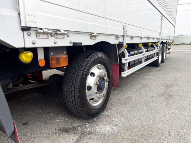 日野　プロフィア　寒冷地　ウィング　アルミホイール　メッキ多数