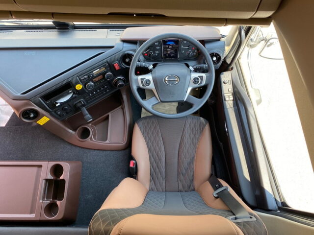 【875】R3　登録済未使用車　17プロフィア　ハイルーフ　ウィング　寒冷地仕様　格納ゲート付