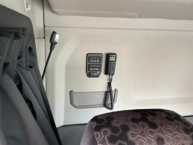 スカニア　R450　トレーラーヘッド　スライドカプラー　アルミホイール　ブタ鼻