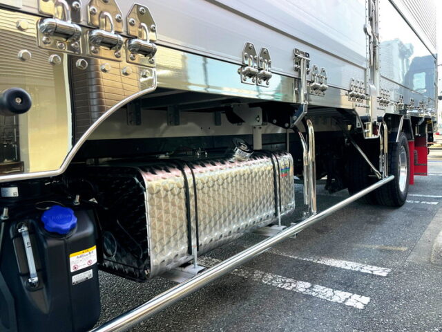 【764】R3　17レンジャー　造りボディ　冷凍ウィング　6500ボディセミワイド　エアサス　90アオリ