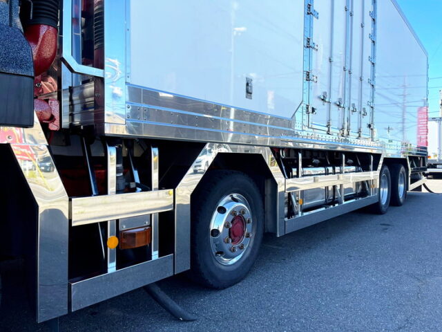 【972】H28　クオン　ハイルーフ　冷凍バン　両サイド観音　ジョロ4キーストン　サブエンジン　410馬力