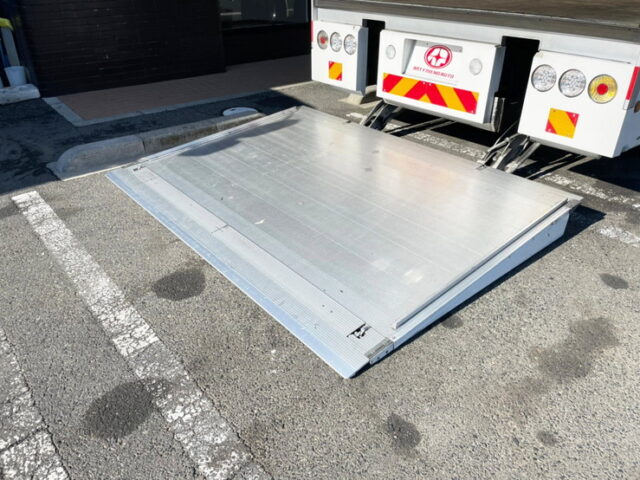 【1029】H27　スーパーグレート　ハイルーフ　7速MT　総輪エアサス　跳上ゲート　委託販売