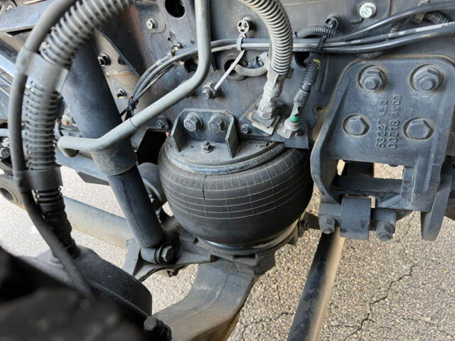 【1113】H29　クオン　ハイルーフ　ウィング　リア門口ステンレス　総輪エアサス