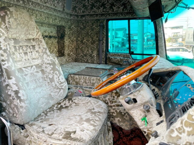 【1300】H15　テラヴィ　ハイルーフ　トレーラーヘッド　第5輪荷重11.500㎏　エアサス　煙突マフラー