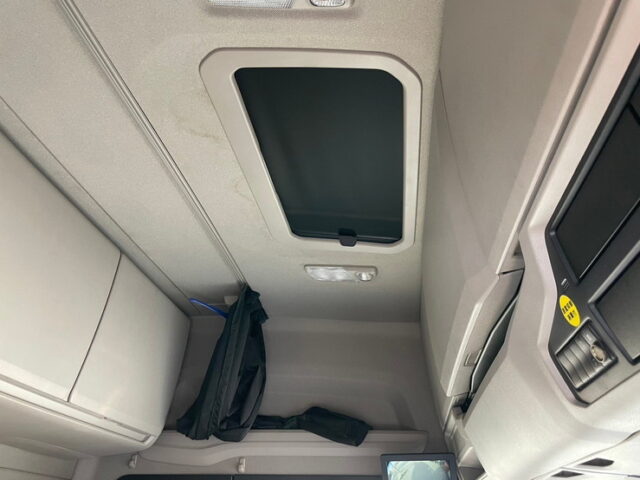 スカニア　R450　トレーラーヘッド　スライドカプラー　アルミホイール　ブタ鼻