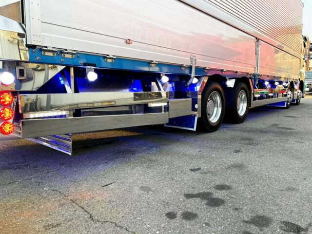 【1450】R1　17プロフィア　ハイルーフ　ウィング　メッキ多数　ステンレス多数【委託販売】