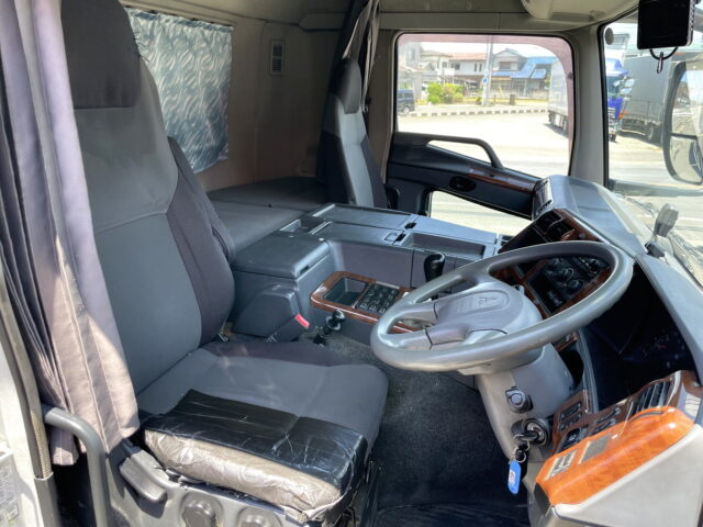 三菱ふそう　スーパーグレート　アルミウィング　７MT　リアエアサス　木床　380馬力