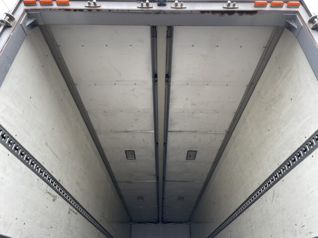 日野　プロフィア　ハイルーフ　ウィング　寝台メッキ　ステンレス多数