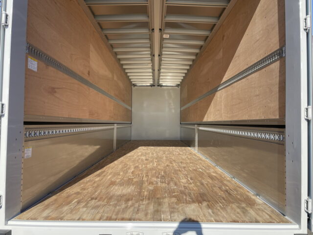 いすゞ　ギガ　ハイルーフ　ウィング　未使用車　アルミホイール　メッキ多数