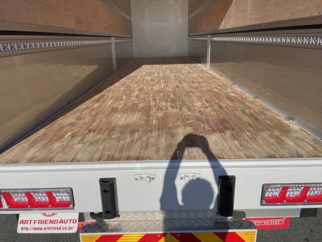 いすゞ　ギガ　ハイルーフ　ウィング　未使用車　アルミホイール　メッキ多数