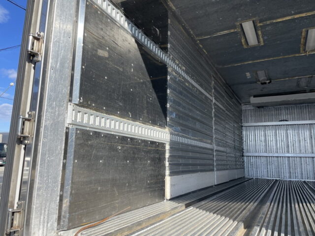 三菱ふそう　ファイター　冷凍バン　コルゲート　ジョロダー4列キーストン　エアサス