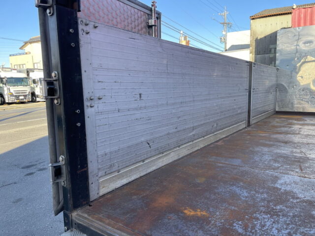 キャンター　平ボデーアルミブロック　標準幅　ロング　6速ＭＴ　生エンジン