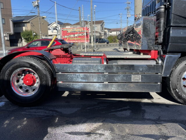 17スーパーグレート　ハイルーフ　トレーラーヘッド　460馬力　第5輪荷重11.500㎏