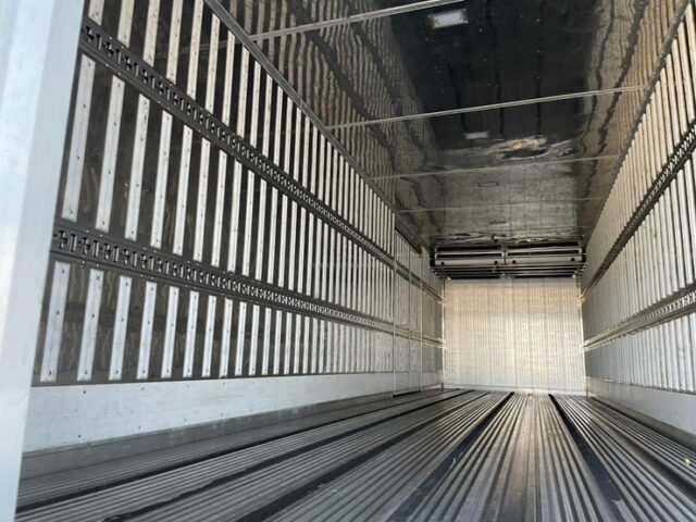 UD クオン：ハイルーフ：冷凍バン：トレクス造りボデー：横扉：ステンレス多数：AT