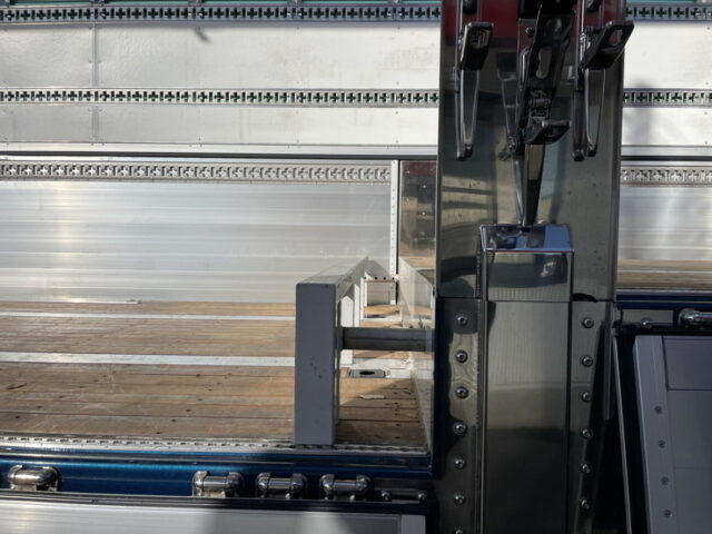 令和4年式 トレクス製 3軸 段付きトレーラーウィング リフトアクスル 後軸残し