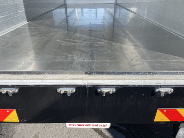 いすゞ：フォワード：増トン：冷凍ウィング：6600ボデー：エアサス：サーモキング製冷凍機