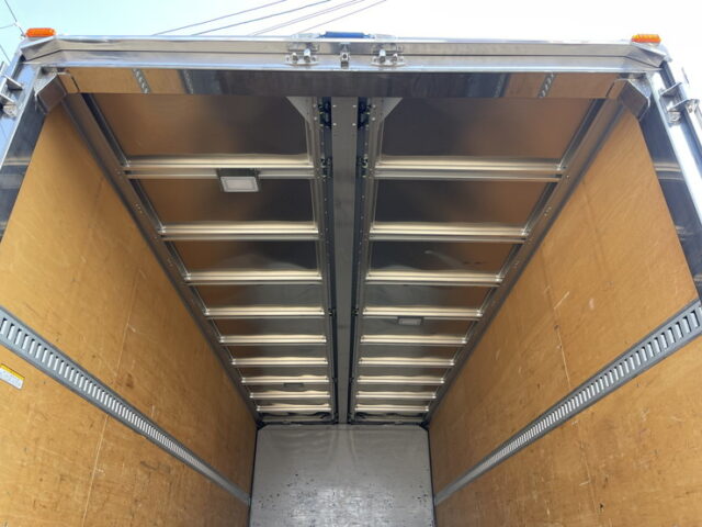 いすゞ：フォワード：ウィング：6200ワイド：エアサス：架装多数：木床：240馬力