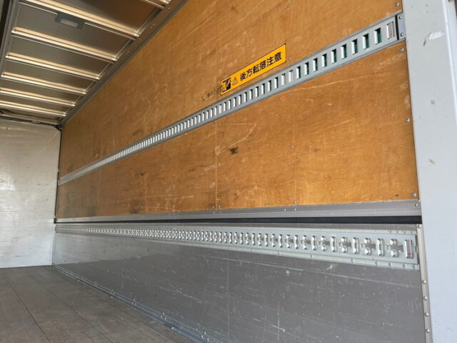 いすゞ:フォワード:ワイド:210馬力:アルミウィング:格納パワーゲート:リアエアサス:アルミホイール