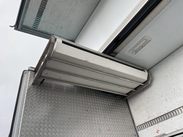 日野：17プロフィア：冷凍ウィング：7MT：リア門口ステンレス：サイドバンパーステンレス：ステンレス架装多数：メッキパーツ多数