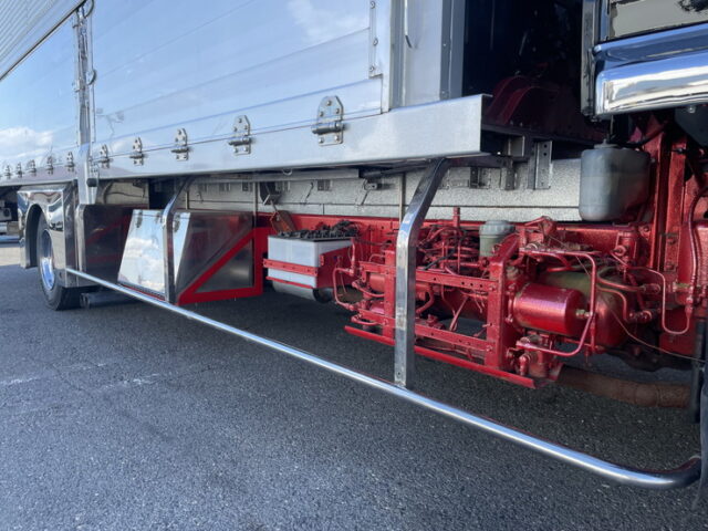 【委託販売車両】いすゞ：フォワード：205馬力：6MT：リア門口ステンレス：木床：ロケット：舟形バンパー：ステンレス多数　