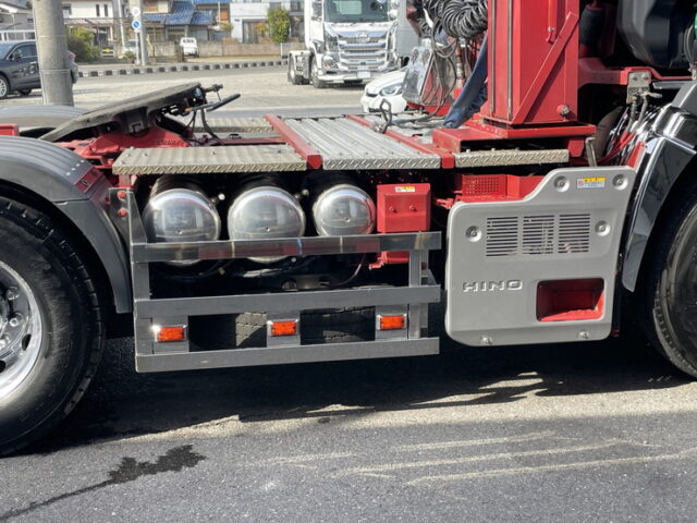 日野:17プロフィア:ハイルーフ:トレーラーヘッド:PTO付:ダンプレバー:メッキ多数