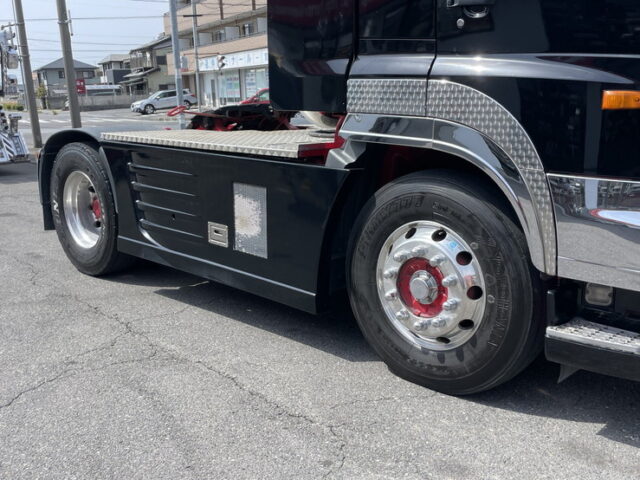 日野　プロフィア　ハイルーフ　トレーラーヘッド　煙突マフラー(ダミー)　ブタ鼻