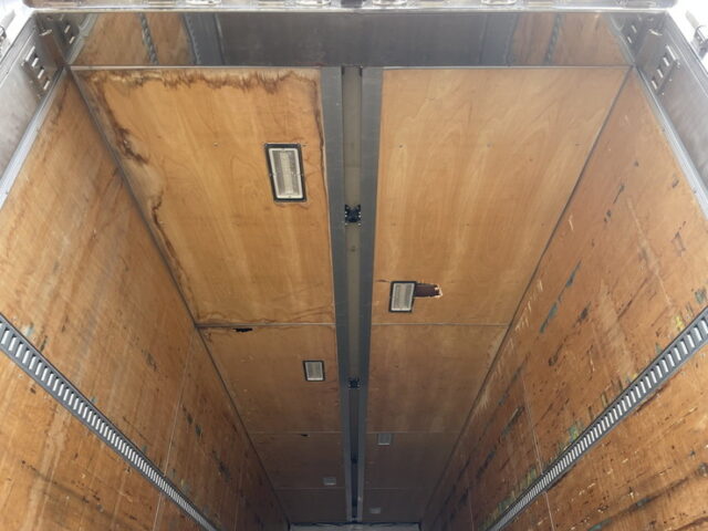 日野：プロフィア：ハイルーフ：ウィング：メッキ多数：ステンレス多数　