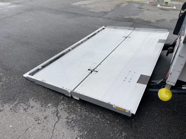 日野　17レンジャー　ハイルーフ　6200ワイド　エアサス　格納ゲート　低走行