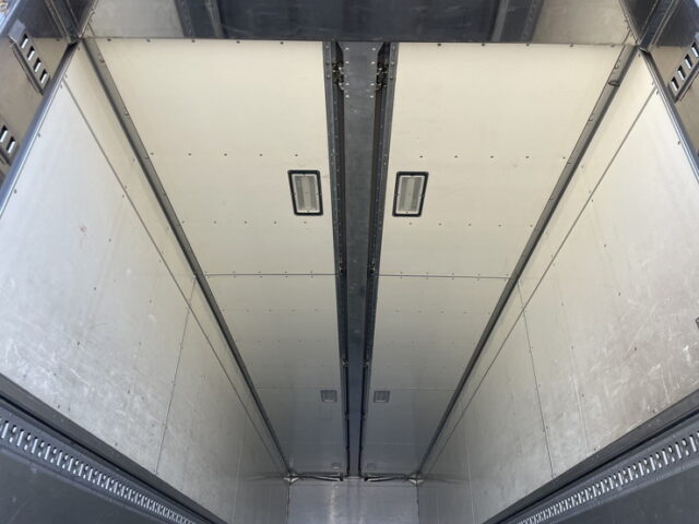 スーパーグレート：ハイルーフ：ウィング：造りボディ：ステンレス多数：420馬力