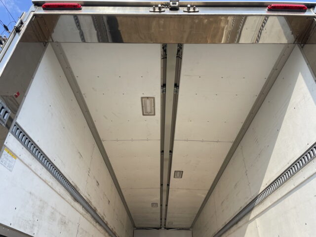 日野：17プロフィア：ハイルーフ：ウィング：10輪：リア門口ステンレス