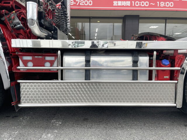 日野：プロフィア：トレーラーヘッド：内装生地張り：ハイルーフ：架装多数：メッキ多数