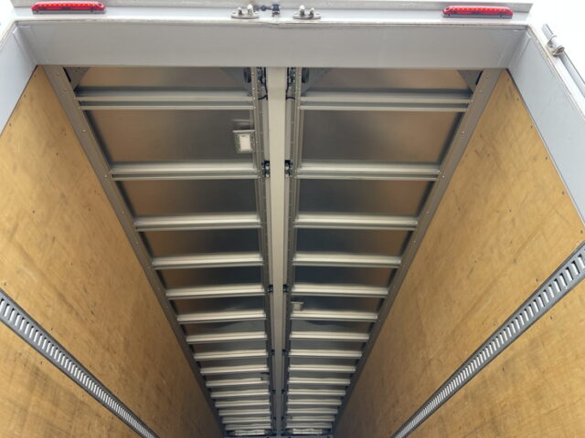 いすゞ：ギガ：ハイルーフ：ウィング：メッキ多数：アルミホイール：スムーサー