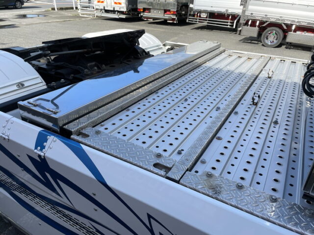 日野：プロフィア：トレーラーヘッド：ハイルーフ：ルーフバー：パイプバンパー：アルミホイール