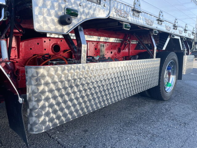 いすゞ：エルフ：造り平ボディ：内装生地張り：5MT：オバＱバンパー：フロントバイザー：架装多数