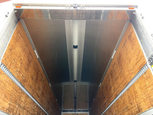 日野：17プロフィア：ハイルーフ：ウィング：メッキ多数：リア門口ステンレス：E13C