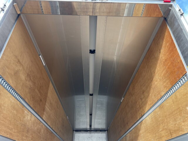 日野：17プロフィア：ハイルーフ：メッキ多数：アルミホイール：リア門口ステンレス