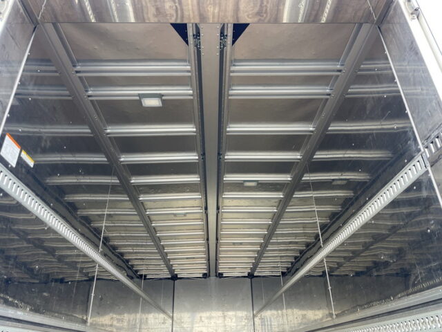 日野：17プロフィア：ハイルーフ：メッキ多数：ステンレス多数：アルミホイール