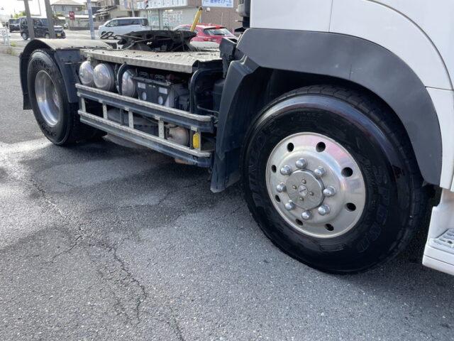 日野：プロフィア：ハイルーフ：トレーラーヘッド：メッキ多数：アルミホイール