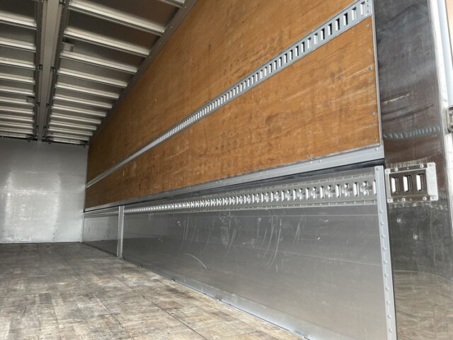 日野：17プロフィア：アルミウィング：ハイルーフ：7MT：リア門口ステンレス：アルミホイール：フロントバイザー ステンレス多数